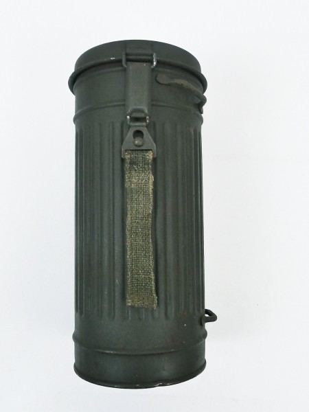 Wehrmacht original gas mask box 1942 top condition