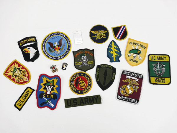 Mixed lot US Patches Pins Stickers Army Special Forces Postwar 17 pieces