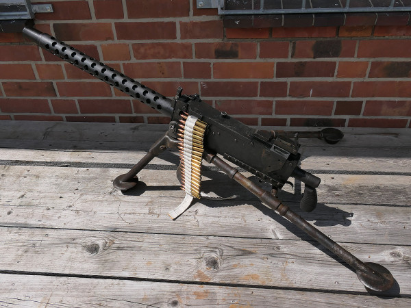 Machine gun MG US Browning Cal .30 + tripod + ammunition box + deco ammunition belt