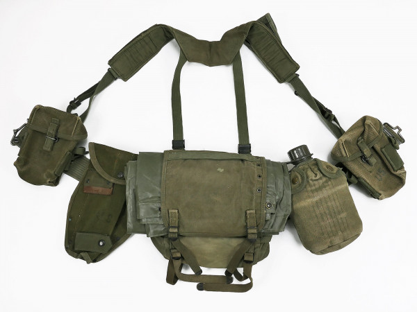 US Army Vietnam Assault Pack M-1956 Pack - Pistol Belt Bags Pouches Buttpack Suspenders Poncho