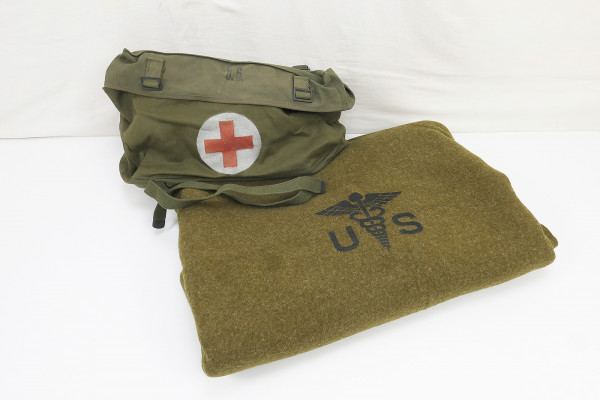 #3 US Medic Pack Field Cargo M-1945 Bag + Wool virgin Blanket Aesculab Blanket Red Cross