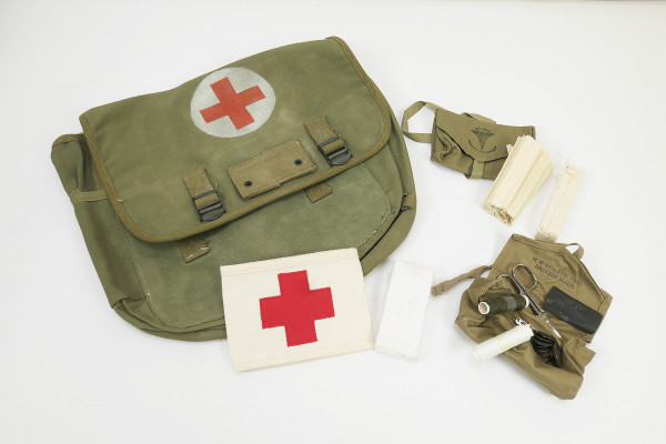 US Medic Musette Bag Paramedic bag with contents first aid kit Red Cross Red Cross