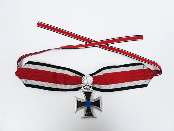 Wehrmacht Knight's Cross of the Iron Cross with oak leaves and swords 800 silver + collar ribbon