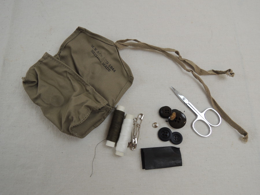 US Army sewing kit sewing kit / Sewing Kit personel itmes personal