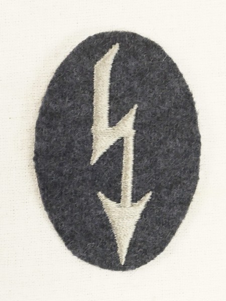 Wehrmacht Blitzmädchen news assistant radio lightning for shuttle small badge