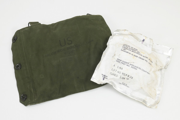 Original US Army M25A1 Chemical Biological Tank Gas Mask Bag with Filter