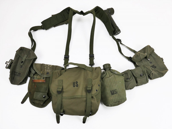 Type M-1956 webbing US Army Vietnam assault pack - Pistol Belt Buttpack Suspenders Flask Lamp