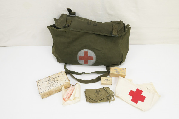 #US Pack Field Cargo M-1945 Medic bag with contents Red Cross Red Cross first aid kit