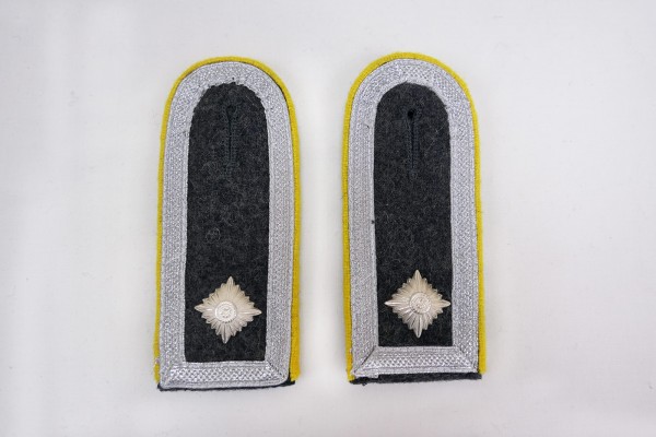1x pair of epaulettes Luftwaffe Feldwebel