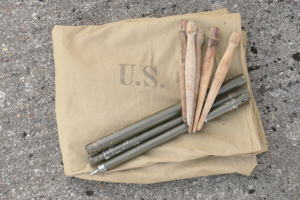 #A US tent canvas shelter tent half 1942 + 1x pole + 5x wooden stakes