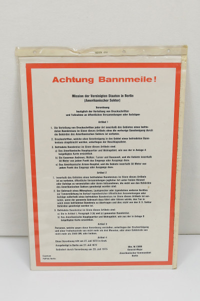 Sign ACHTUNG BANNMEILE US Streikräfte Berlin Amerikanischer Sektor Kommandant 1975