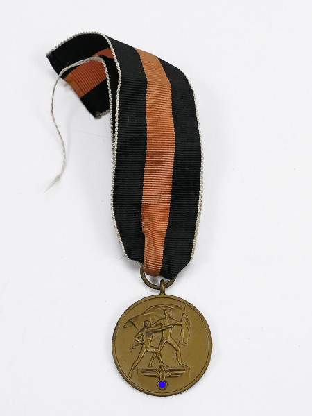 Anschlussmedaille Sudetenland ( October 1, 1938 ) Medal with ribbon section