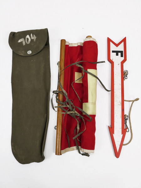 #18 Type Wehrmacht radio telecommunication arrow marking telecommunication flag radio flag