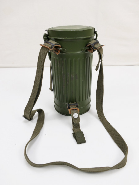 Wehrmacht driver gas mask can short with strapping