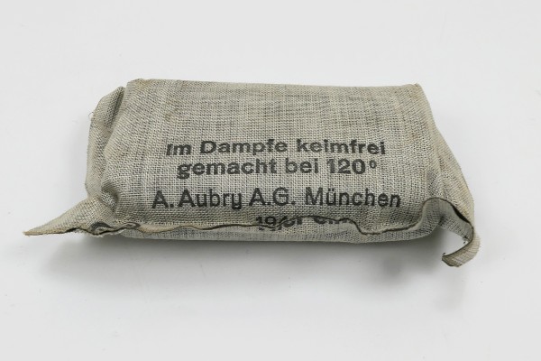 Wehrmacht soldiers bandage pack 1940 first aid WK2 personal equipment field blouse