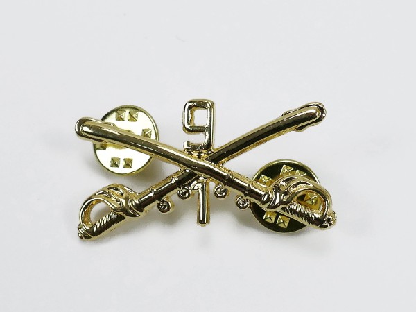 1st US CAVALRY SABER BADGE / HAT PIN VIETNAM 1st CAV CAVALLERY HAT SABER BADGE