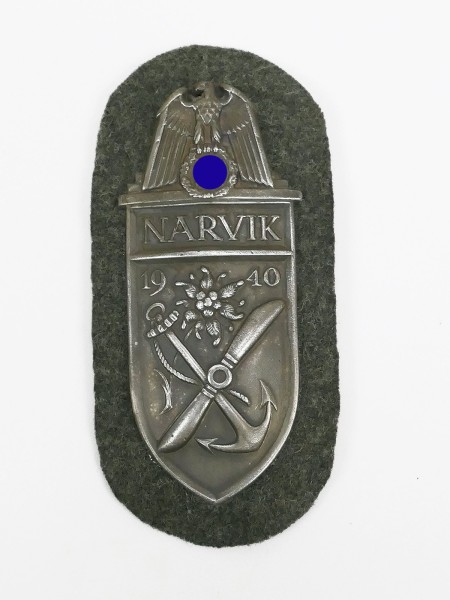 Wehrmacht Narvik 1940 sleeve shield Narvik shield for field blouse field gray background