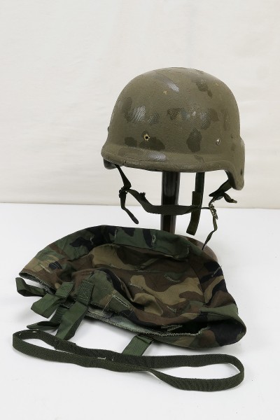 #50 US ARMY Paratrooper Combat Helmet Original Combat Helmet Size Medium with Woodland Helmet Cover