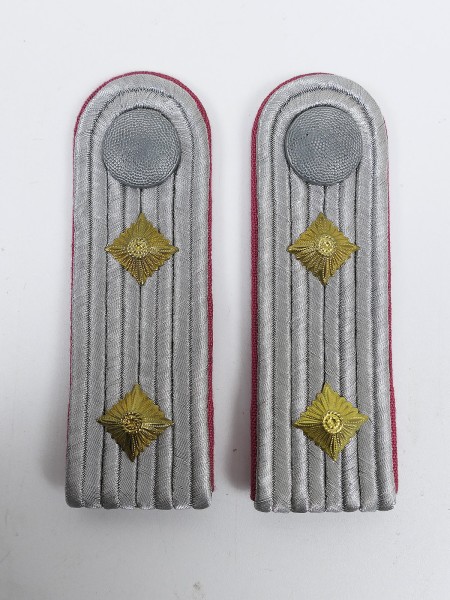 Wehrmacht shoulder boards Hauptmann Panzer epaulettes for looping