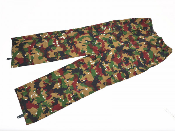 Switzerland camouflage pants " Leibermeister " field pants medium size good condition with elastic band