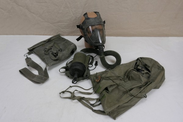 Original US Army M25A1 Chemical Biological Tank Gas Mask + Mic