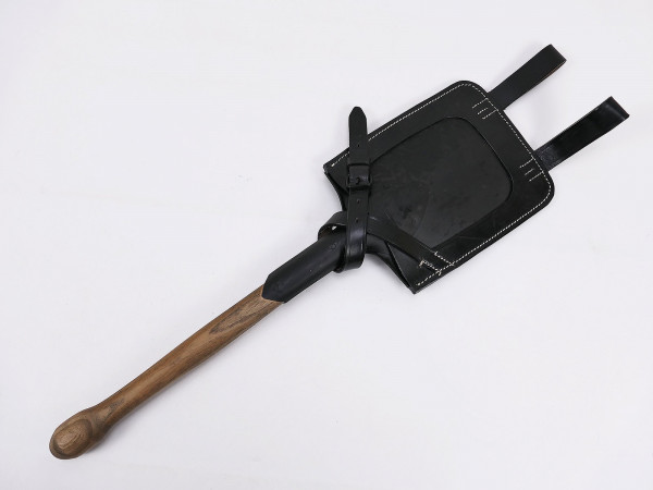Single piece #A Wehrmacht Schanzgerät infantry spade with leather spade pouch