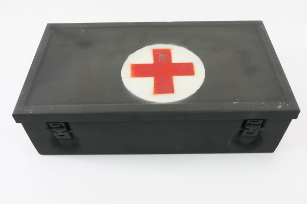 Wehrmacht original first aid box metal Red Cross box first aid box with contents bandages #4