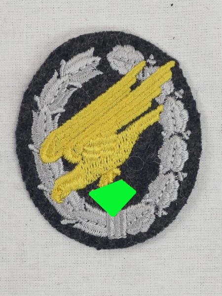 Embroidered parachutist badge for pilot blouse