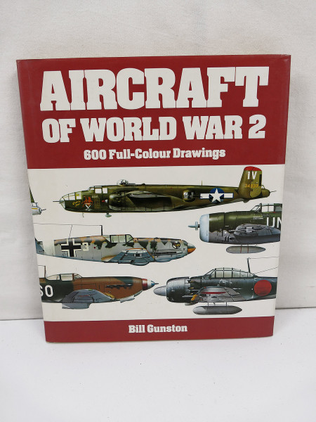 Book - Aircraft of World War 2 - 600 Full color Drawings Bill Gunston - ISBN 0706412877