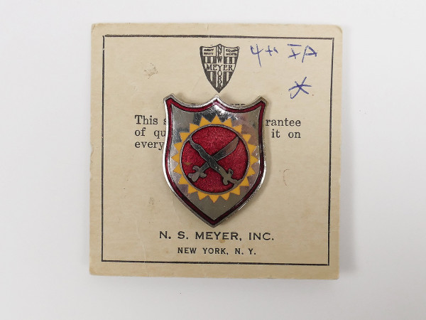 US WW2 Military Unit Crests Insignia 4th Field Artillery DI DUI Pin Medal Badge Insignia Crest