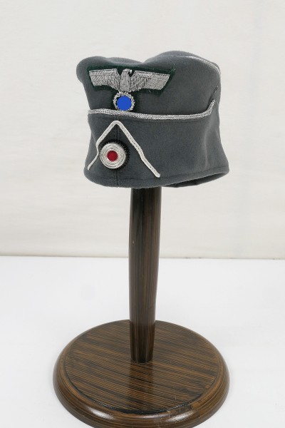 Infantry officer's shuttle with cap eagle and cockade size 57 from museum