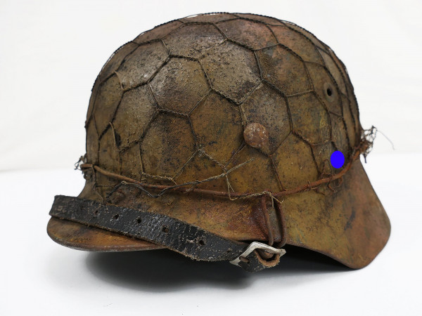 Steel helmet M40 southern front camouflage helmet with chicken wire - Antique Battleworn