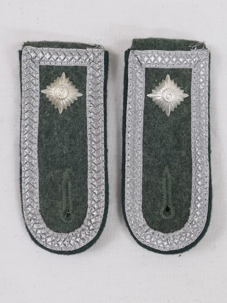 1x pair of Wehrmacht shoulder pieces Grenadier M40 NCO epaulettes Uffz