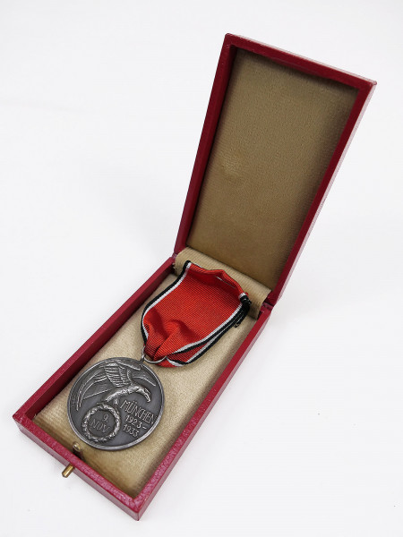 Order of Blood / Feldherrnhalle 8.9. November 1923 Medal of Honor with case / award case