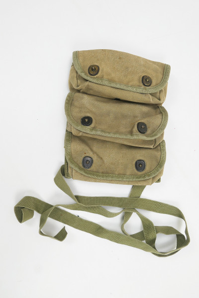 US Army WW2 Carrier Grenade 3-Pocket / Grenade pouch for 3 hand grenades