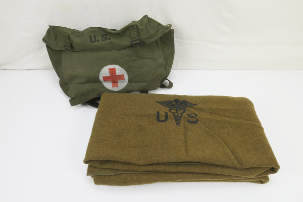 #2 US Medic Pack Field Cargo M-1945 Bag + Wool virgin Blanket Aesculab Blanket Red Cross