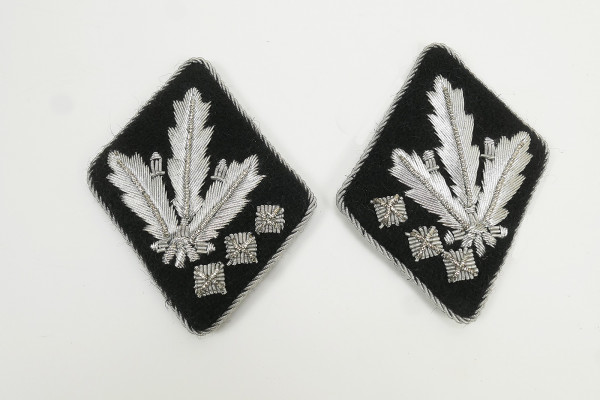 WSS rank insignia / collar patch Oberstgruppenführer / Generaloberst - flat version