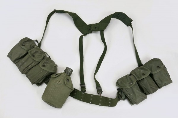 Storm luggage equipment belt with 2x universal magazine pouches and water bottle type US M-1956