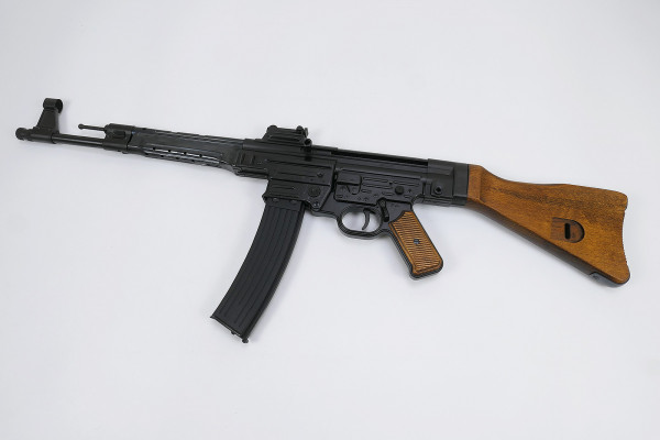 Wehrmacht submachine gun 43/1 MP43/1 cal. 7,92x33 assault rifle short by Shoei (model weapon)