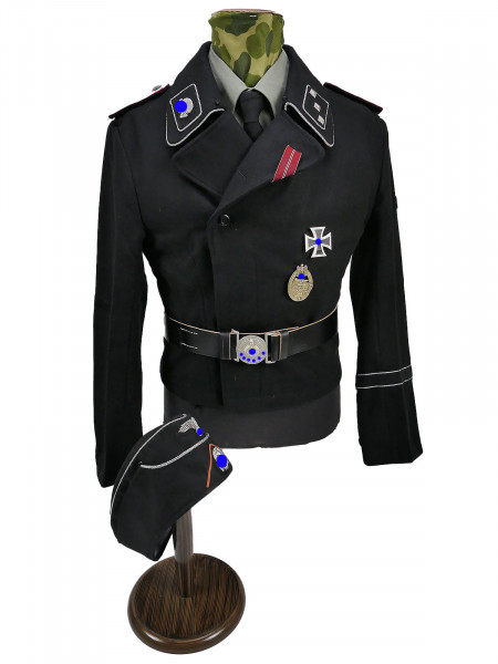 Uniform Ensemble Waffen SS Panzerjacke Untersturmführer Totenkopf mit Schiffchen + Führerkoppel