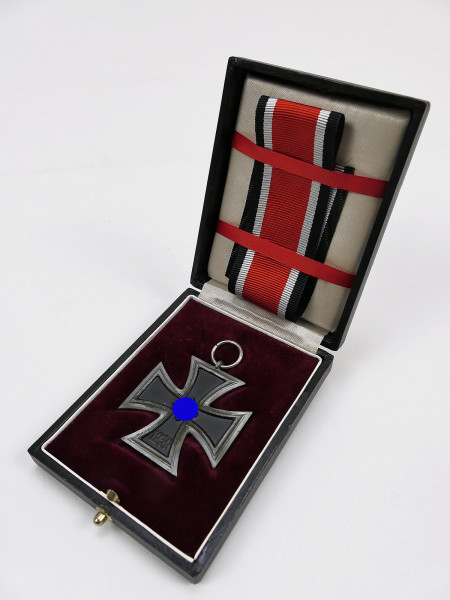 Wehrmacht Iron Cross 1939 2nd class with ribbon EK2 in LDO case