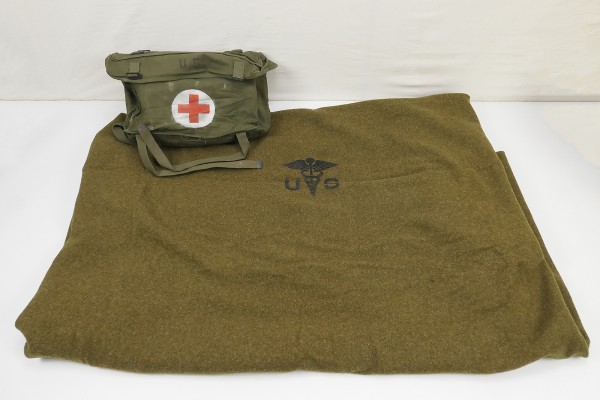 #2 US Medic Pack Field Cargo M-1945 Bag + Wool virgin Blanket Aesculab Blanket Red Cross