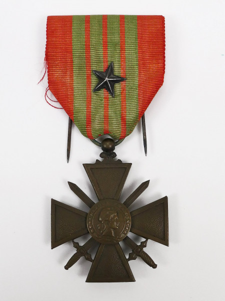 France Order Award Croix De Guerre 1939 War Cross with Swords and Star Edition