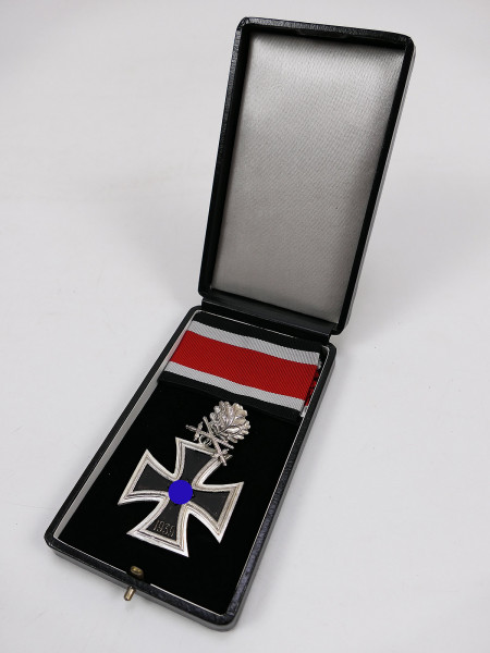 Set Wehrmacht Knight's Cross Oak Leaves with Swords LDO case / award case and ribbon