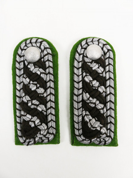 Pair of epaulettes Schutzpolizei Meister Schulterstücke Polizei Wehrmacht w. screw buttons
