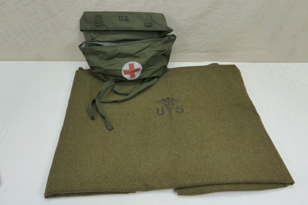 US Medic Pack Field Cargo M-1945 Bag + Wool virgin Blanket Aesculab Blanket Red Cross