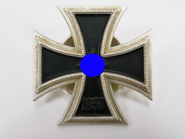 WK2 Iron Cross 1939 EK1 on turntable / screw disk