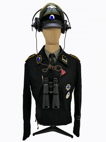 Uniform ensemble Waffen SS Panzerjacke Aufklärer Rottenführer Totenkopf mit früher Schirmmütze