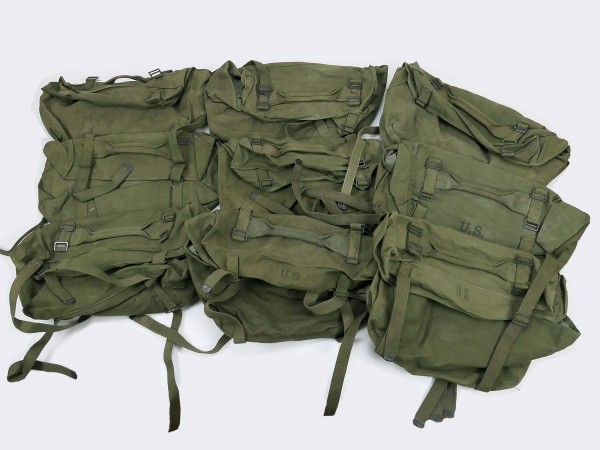 1xUS Army combat bag Pack Field Cargo M-1945 with slight signs of storage / soiling