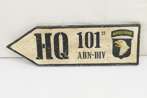 US wooden sign 101`st Airborne Vintage wooden sign